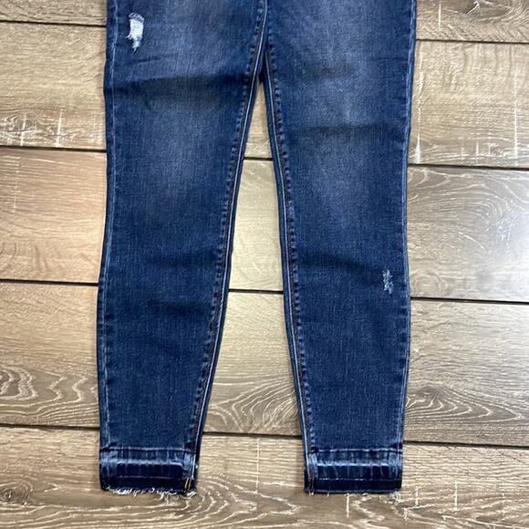 NEW SPANX Distressed Skinny Jeans Medium Wash Women’s Size Small - Picture 4 of 7